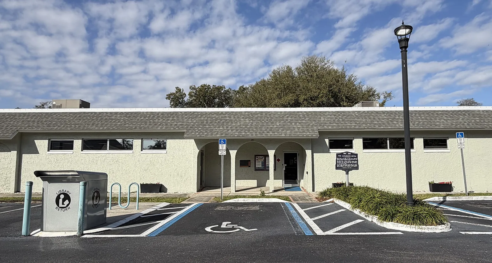 The Altamonte Springs City Library, in the city just north of Lockhart along US-441