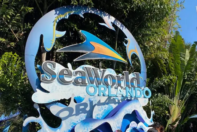 Sea World- only 16 minutes away! Enjoy this amazing theme park with family and friends! at Fruit Tree Home