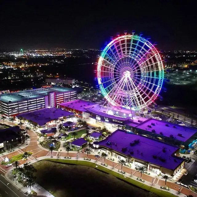 ICON PARK-11 Minutes away to this amusement park! This park has rides, Orlando FreeFall, the tallest drop tower in the world, The Wheel, Madame Tussauds Museum and a Sea Life Aquarium! You can also find great shopping and dining! at Fruit Tree Home