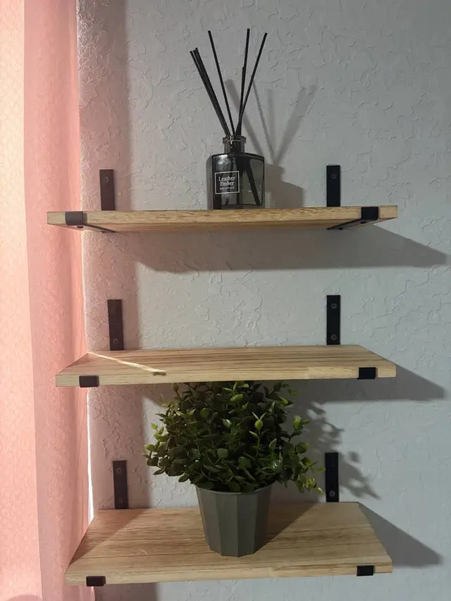 Modern floating shelves with stylish decor accents at Amelia’s Arena Retreat