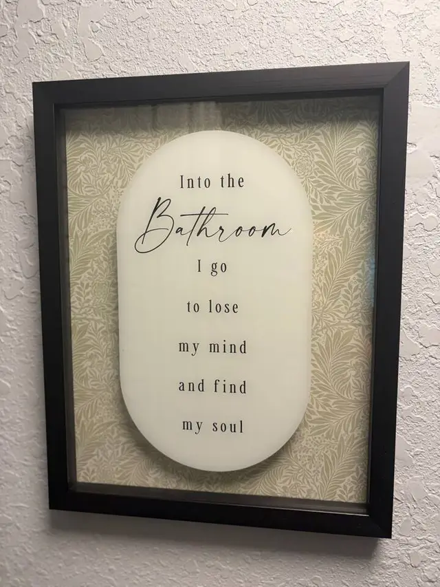 Charming bathroom wall art adds a stylish, spa-like touch at Amelia’s Arena Retreat