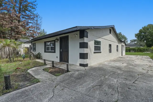Stylish single-story home with spacious driveway and private entry at Piedmont