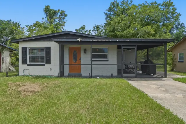 Charming home with screened patio, covered parking, and inviting curb appeal at WinterPark Home